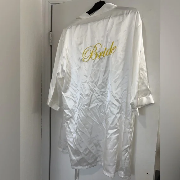 Bridal kit: White Bride Robe + Short Veil - Picture 3 of 14